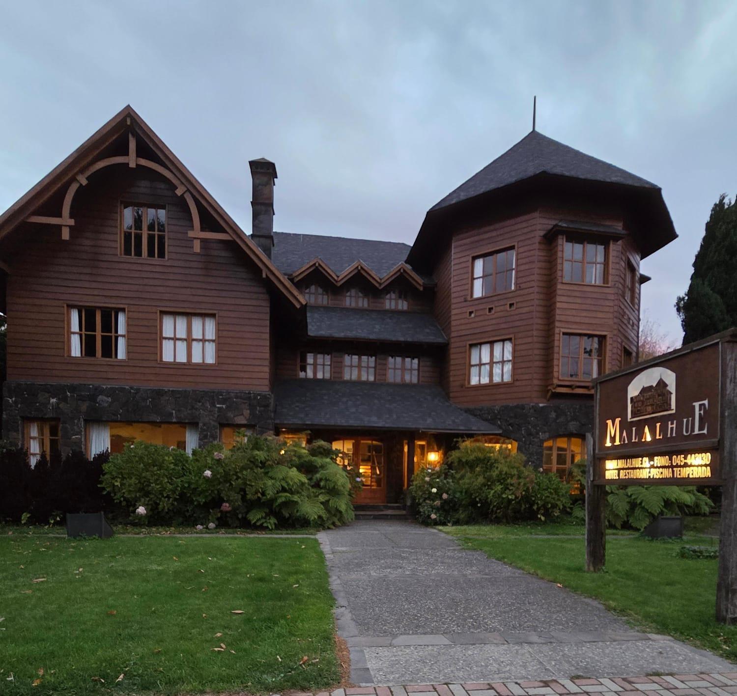 Hotel Malalhue Пукон Экстерьер фото